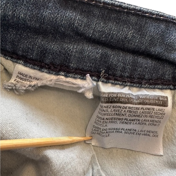 LEVI’S WOMAN CAPRI JEANS DENIM BLUE SZ 10 - Picture 7 of 16